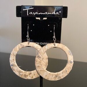 Taramanda Beige and Silver Hoop Earrings